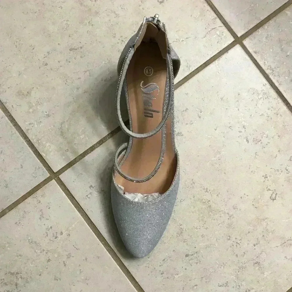 NWOT! 8.5 Holiday Glitter Heels - Picture 3 of 10